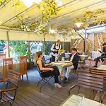 La Pace Hotel