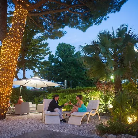 La Pace Hotel