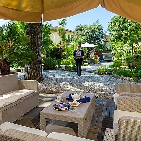 La Pace Hotel